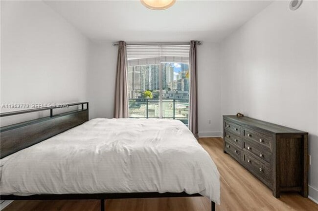 Foto del edificio - 90 SW 3rd St