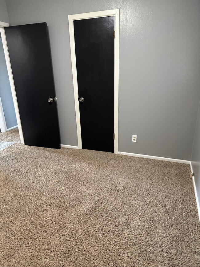 Building Photo - 4034 Hooper Dr