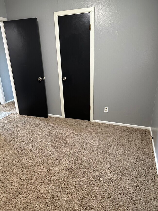 Foto del edificio - 4034 Hooper Dr