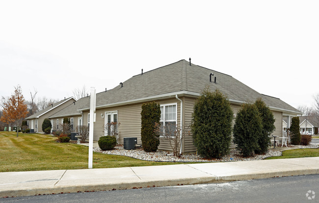 Building Photo - Creekside Village Apartments