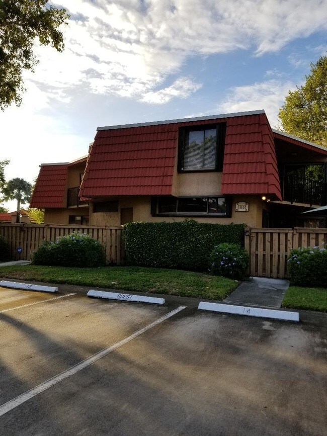 Foto del edificio - 8165  Severn Drive D