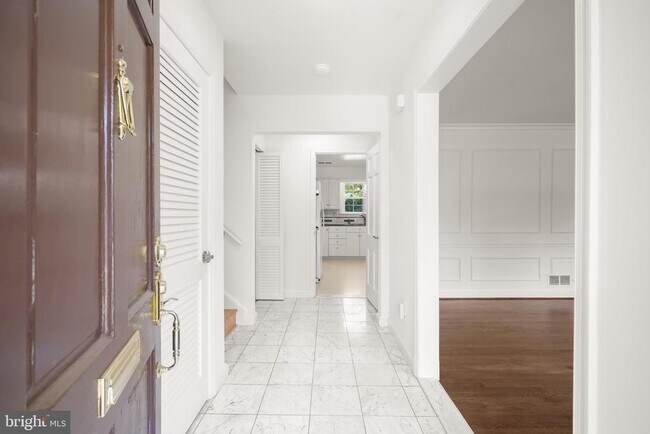 Foto del edificio - 7109 Radnor Rd