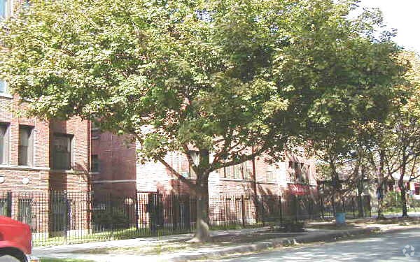 Foto principal - 6802-6808 S Prairie Ave