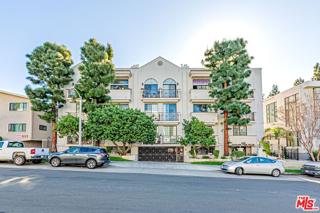 Building Photo - 860 S Lucerne Blvd