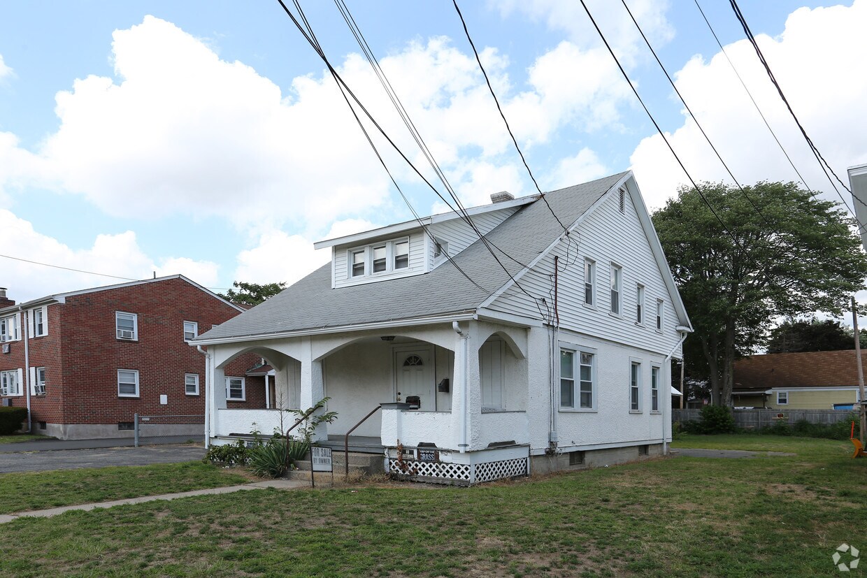 Building Photo - 26 Sisson St