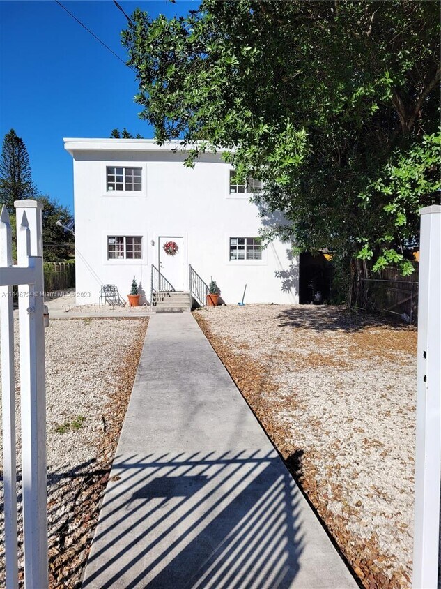 Foto principal - 1921 NW 59th St