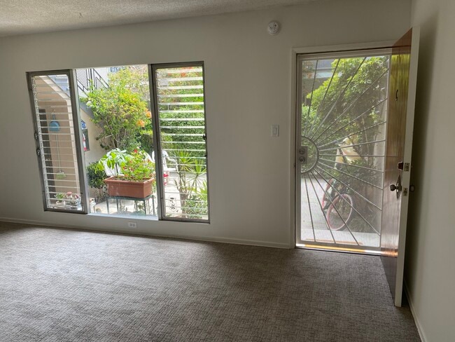 Bright Living Room - 1224 9th St