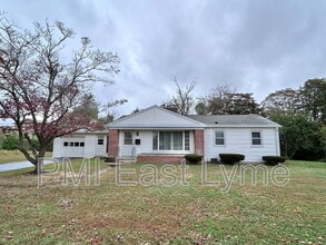 Building Photo - 22 Whitewood St