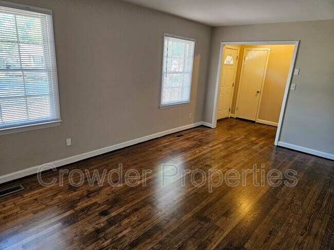 Foto del edificio - 6409 Spring Garden Ln