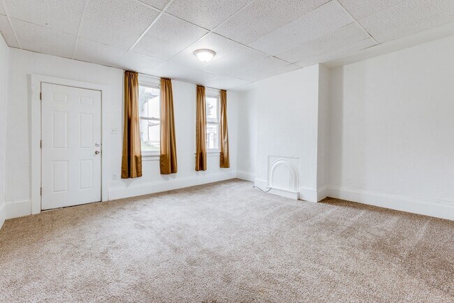 Foto del edificio - Available August 2024 - Spacious 3 Bedroom...