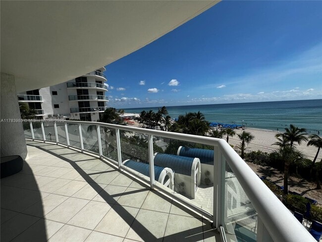 Foto del edificio - 18671 Collins Ave