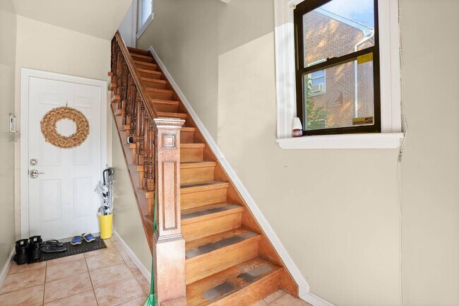 Building Photo - 5827 Tyndall Ave