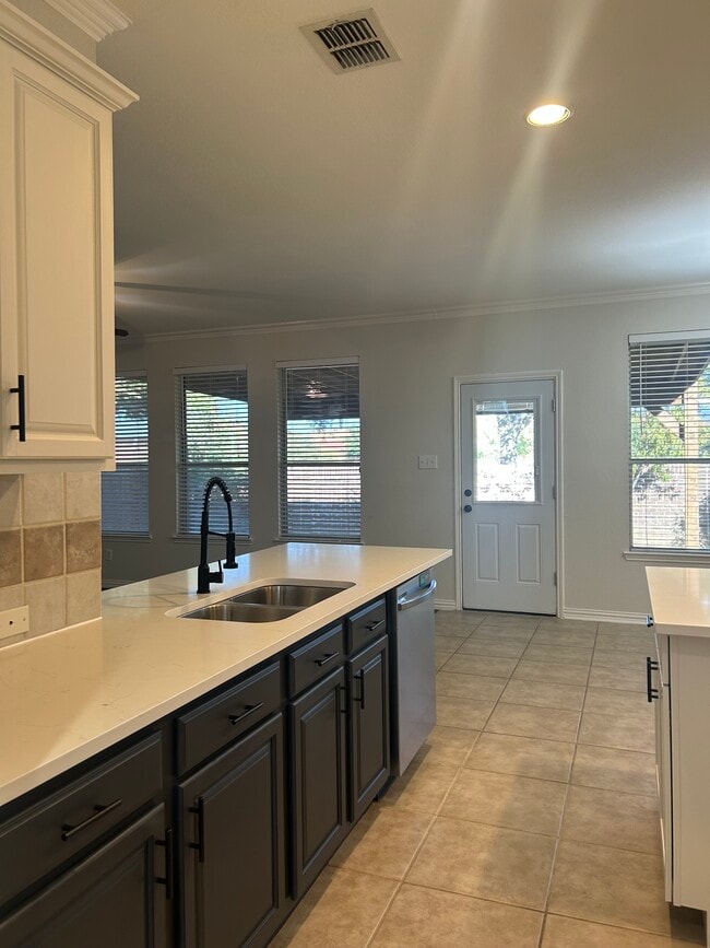 Foto del edificio - 8012 Wyoming Dr