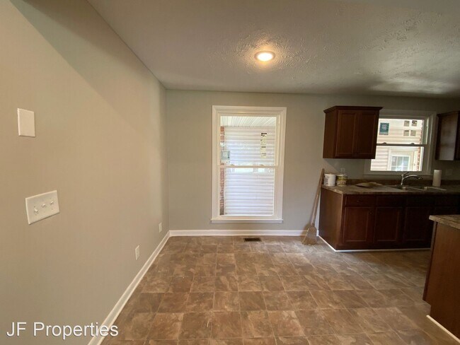 Building Photo - 4 br, 1.5 bath House - 1302 W. Northfield ...