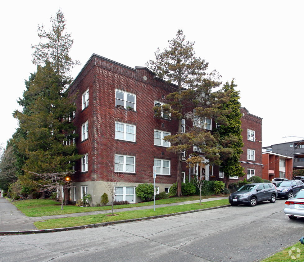 Building Photo - Lisa Carol Apartments