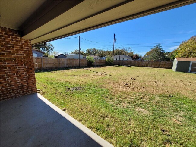 Foto del edificio - 3 BR/2BA | Single Family Home with large lot | 2-Car Garage | Large fenced backyard