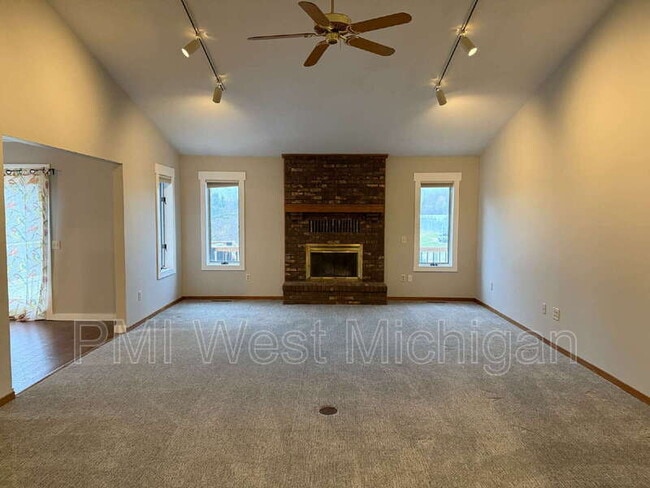 Building Photo - 513 24th Ave