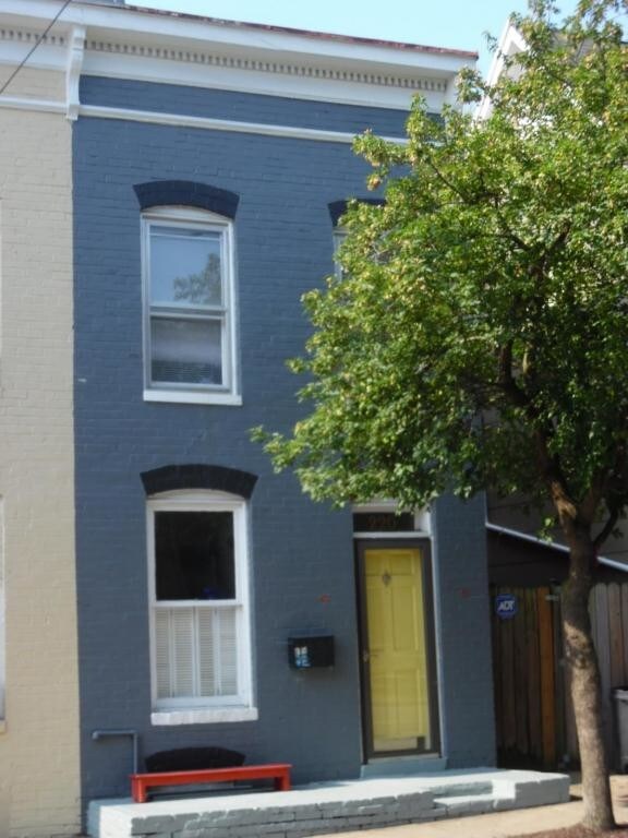 Primary Photo - 220 East 5th Street