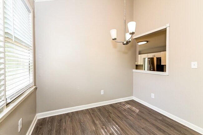 Foto del edificio - 430 Rosehill Dr