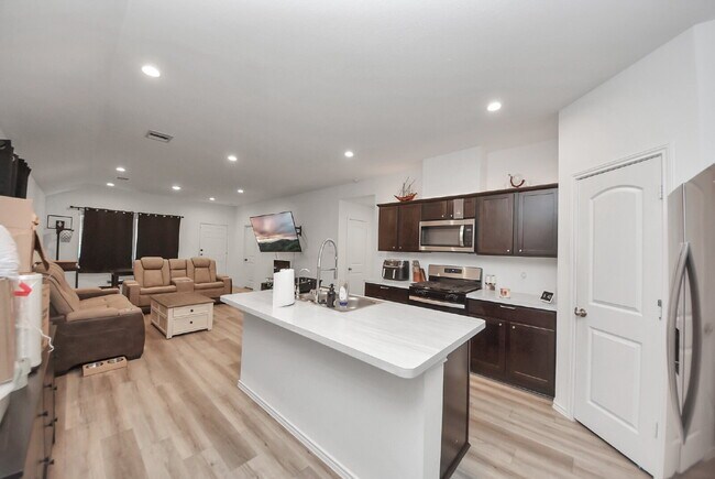 Building Photo - Like-New Legacy Park Home with Modern Style & Room to Unwind!