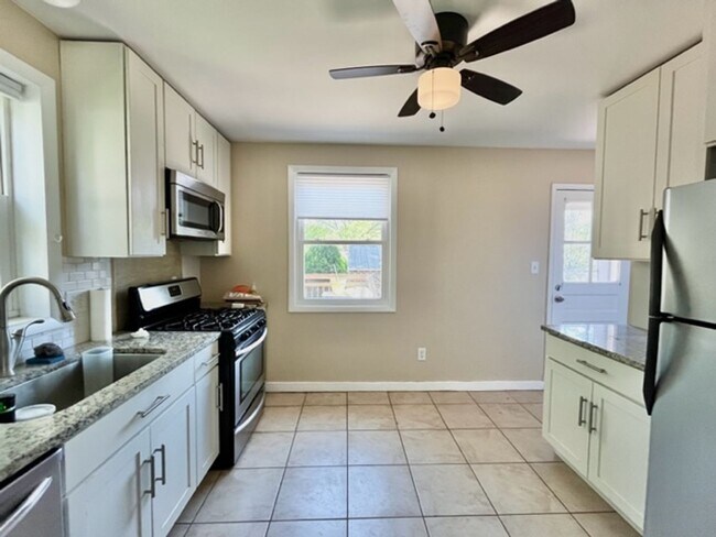 Foto del edificio - 3700 Woodridge Ave