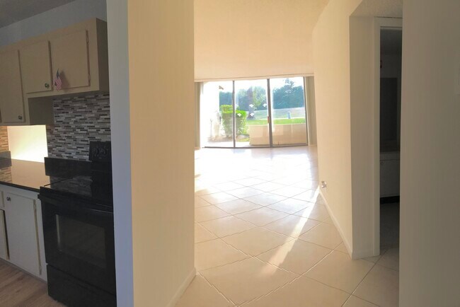 Foto del edificio - 4381  Trevi Court 101 Lake Worth Fl 33467