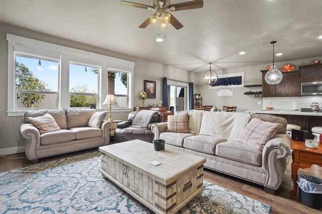 Foto del edificio - 18713 Easter Peak Ave