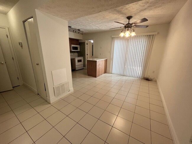 Foto del edificio - Lovely 2 BR/ 1.5 BA Townhome in Heritage H...
