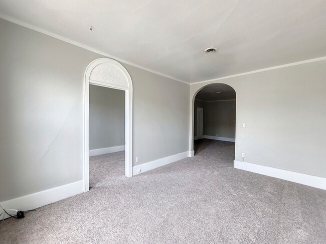 Building Photo - 706-710 18th Ave