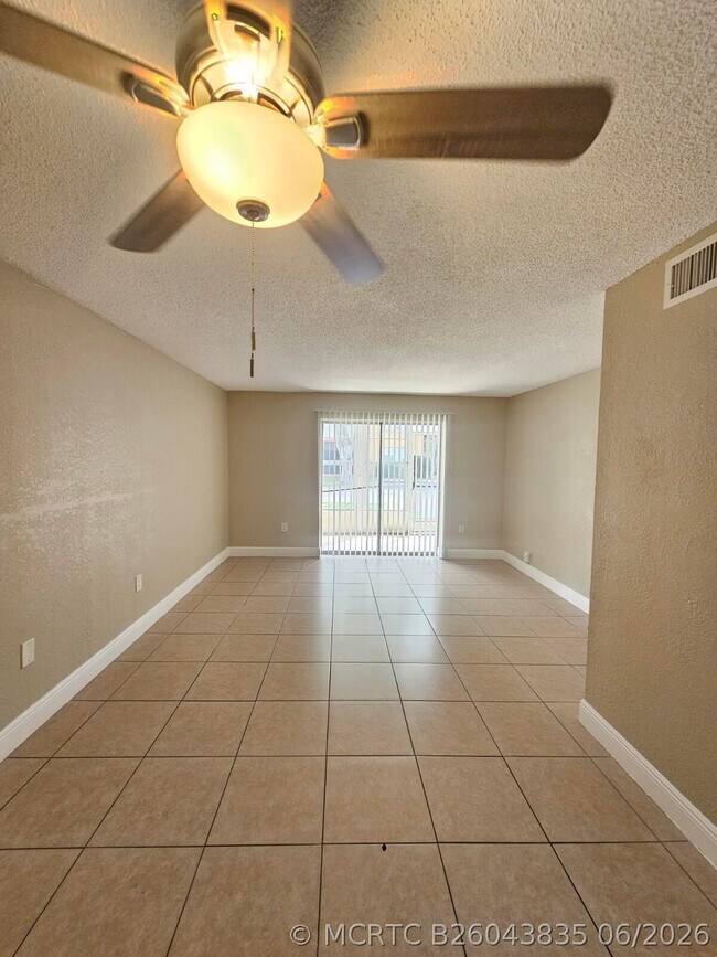 Building Photo - 4324 NW 9th Ave