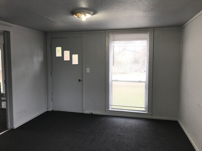 Building Photo - 5204 Francis St - Alexandria, off Communit...