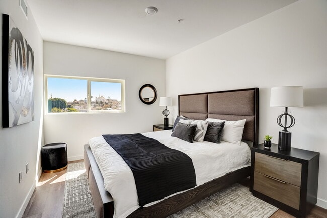 Building Photo - Alvarado House