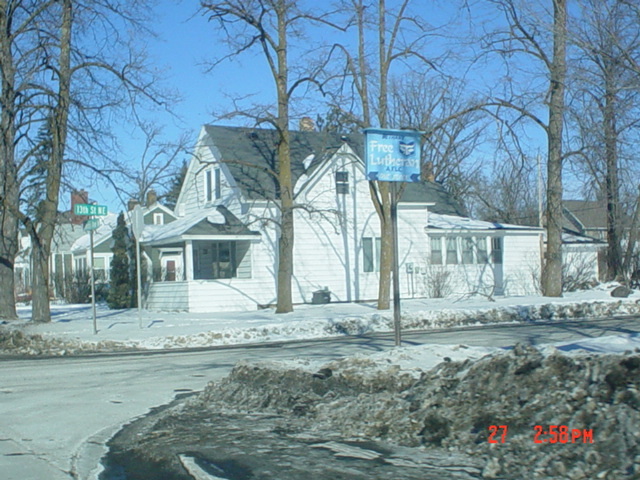 Building Photo - 1302 Bemidji Ave N