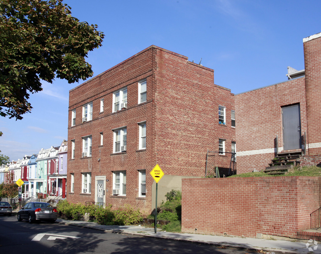 Primary Photo - 733 Hobart Pl NW