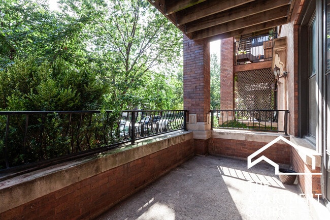 Foto del edificio - 900 W Belle Plaine Ave