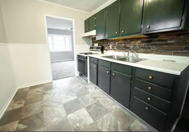 Foto del edificio - 3-Bedroom Single Family Home with Spacious Backyard - Available August 1st!
