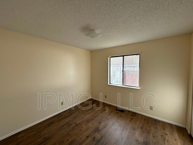Foto del edificio - 856 Iowa Ave
