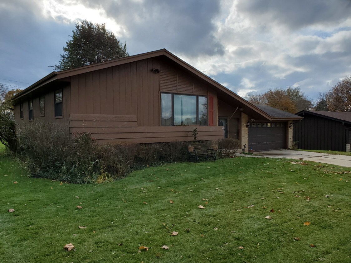 Primary Photo - 5205 Raven Dr
