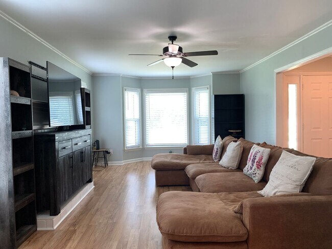Building Photo - Fantastic Renovated Residence, Large Yard,...