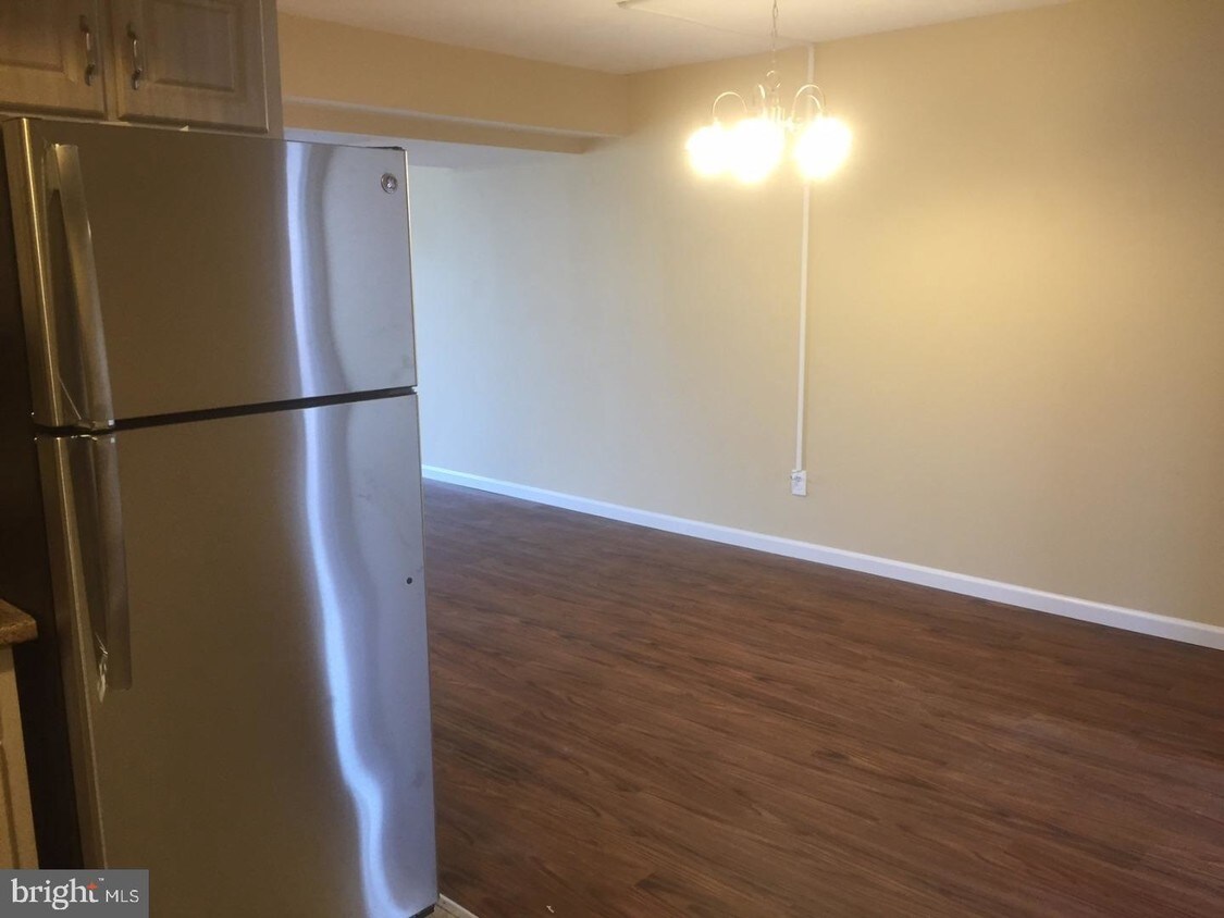 Primary Photo - 24 Raeburn Ln