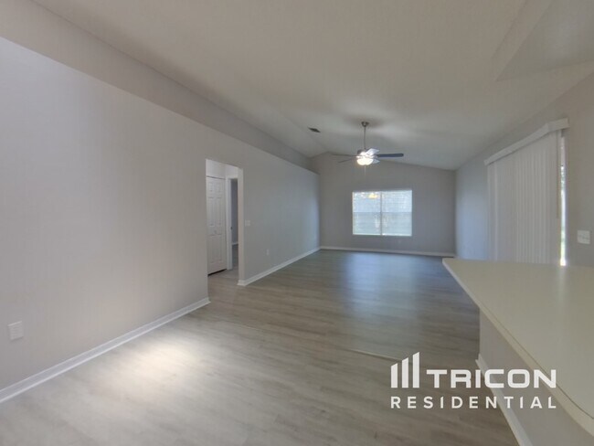 Foto del edificio - 3222 Crestwood Forest Dr