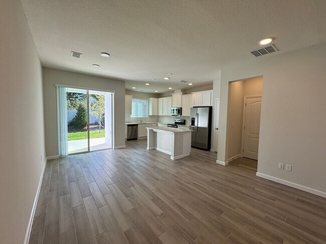 Foto del edificio - GATED 3 BEDROOM, 2.5 BATHROOM IN OVIEDO