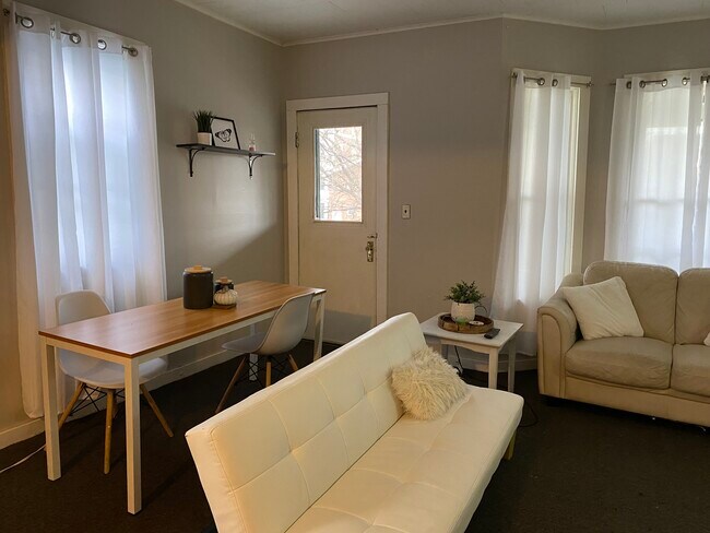 Living room 2 - 282 Yates St