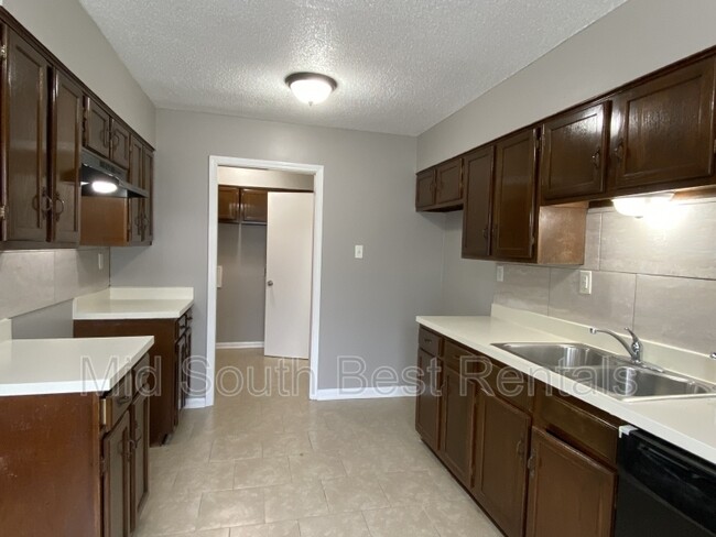 Foto del edificio - 5995 Lofty Oaks (Hickory Hill)