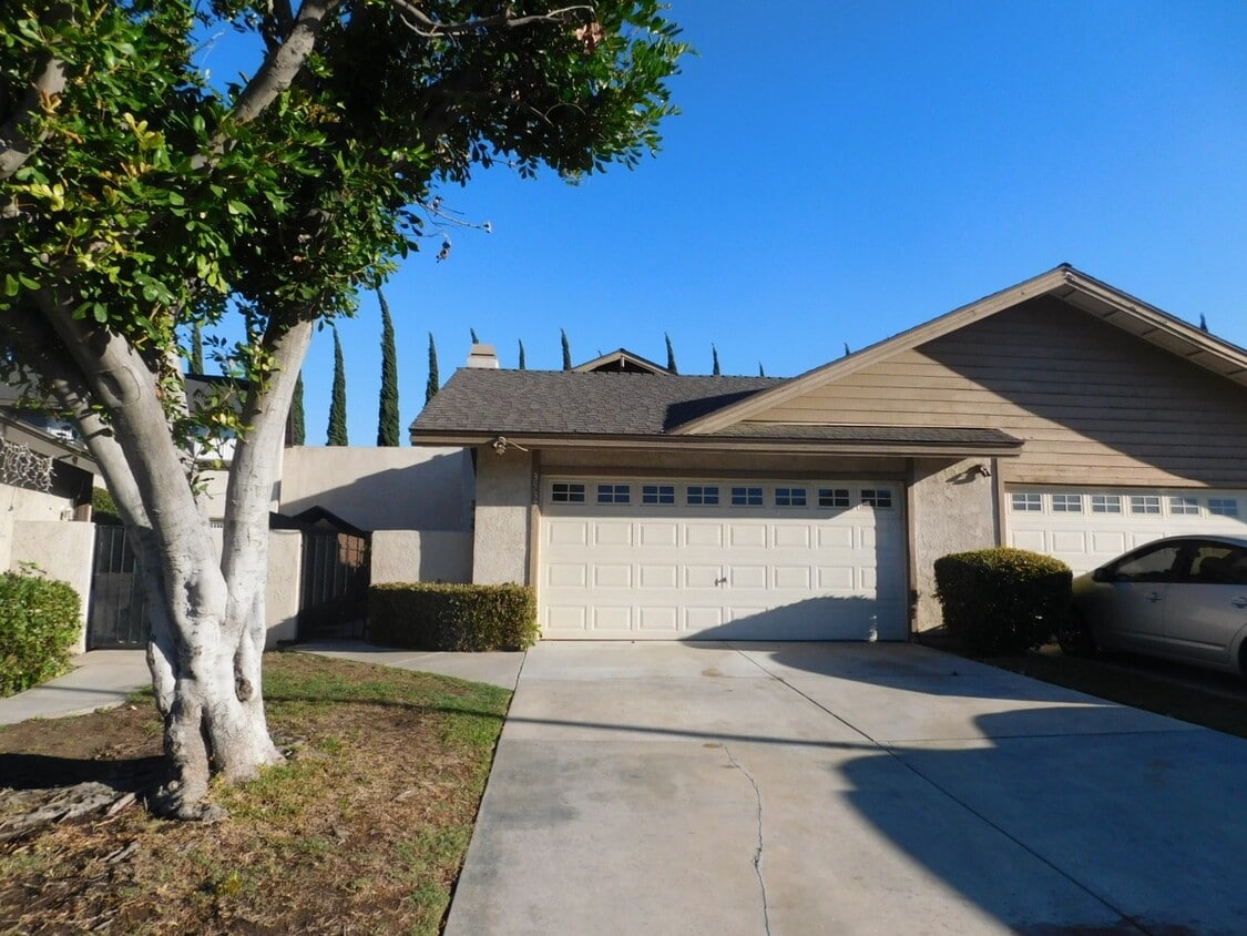 35333537 W Park Balboa Ave Unit 3537, Orange, CA 92868 Room for Rent