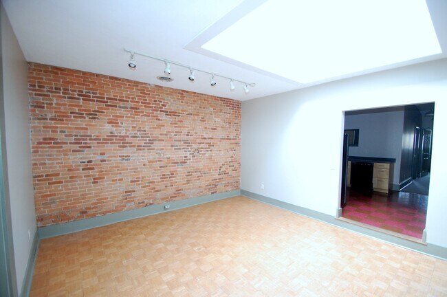 Foto del edificio - 129 S Main St