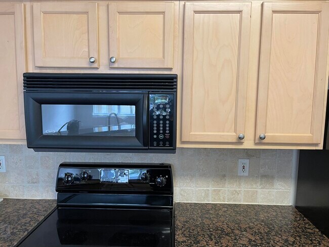 Building Photo - 275 Murcia Dr