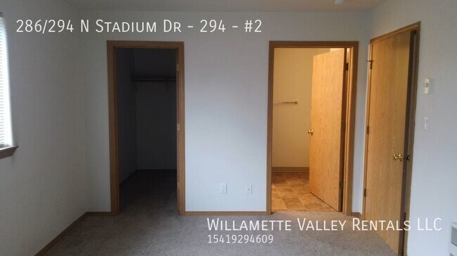 Building Photo - Apartment across from WOU