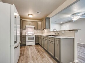 Building Photo - 215 W Kittyhawk Dr