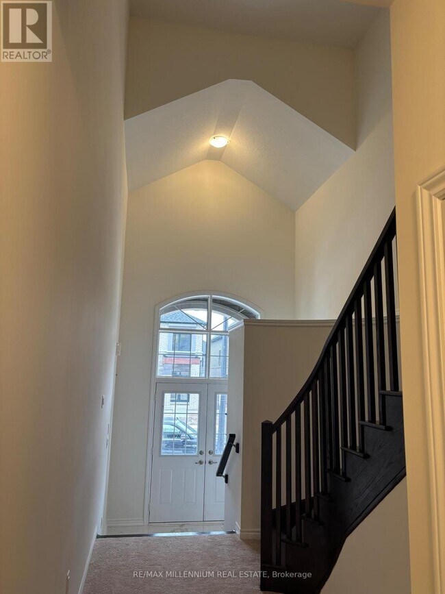 Photo du bâtiment - 7 Mckernan Ave.